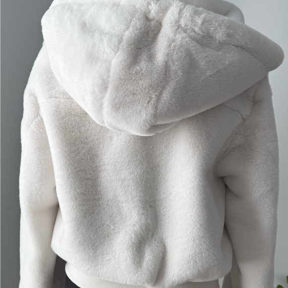 ALO Faux Fur Foxy Jacket size Small - Picture 3 of 6